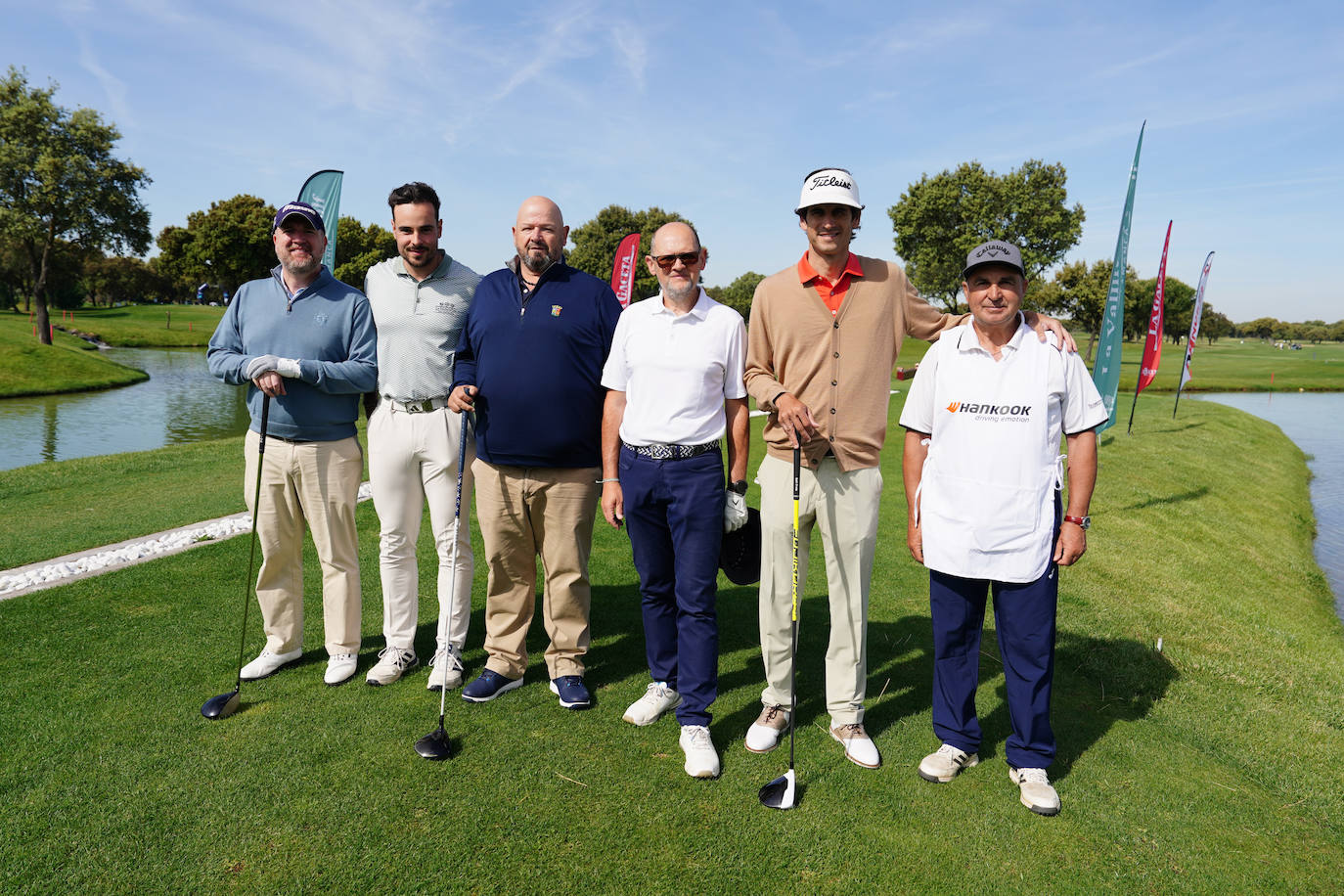 Profesionales y aficionados se lucen en La Valmuza Golf