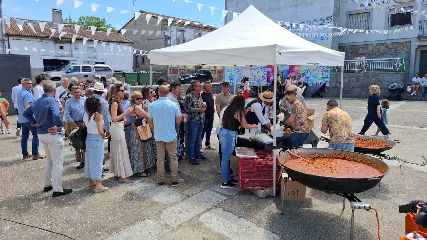 Los Santos celebra el día de la parroquia con la Primera comunión de siete niños