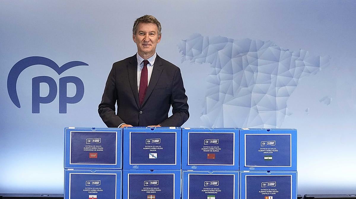 Feijóo presenta más de 94.000 avales para revalidar su liderazgo en el PP
