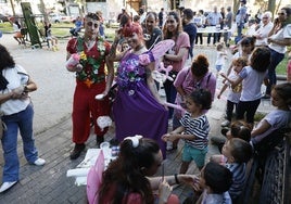 Vecinos durante la pasada edición de las fiestas.