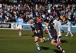 Carlos de la Nava celebra un gol en el partido contra el Celta B.