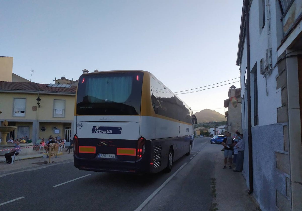 Presión del PP a Puente para que retire el plan que elimina 36 paradas de bus en la provincia