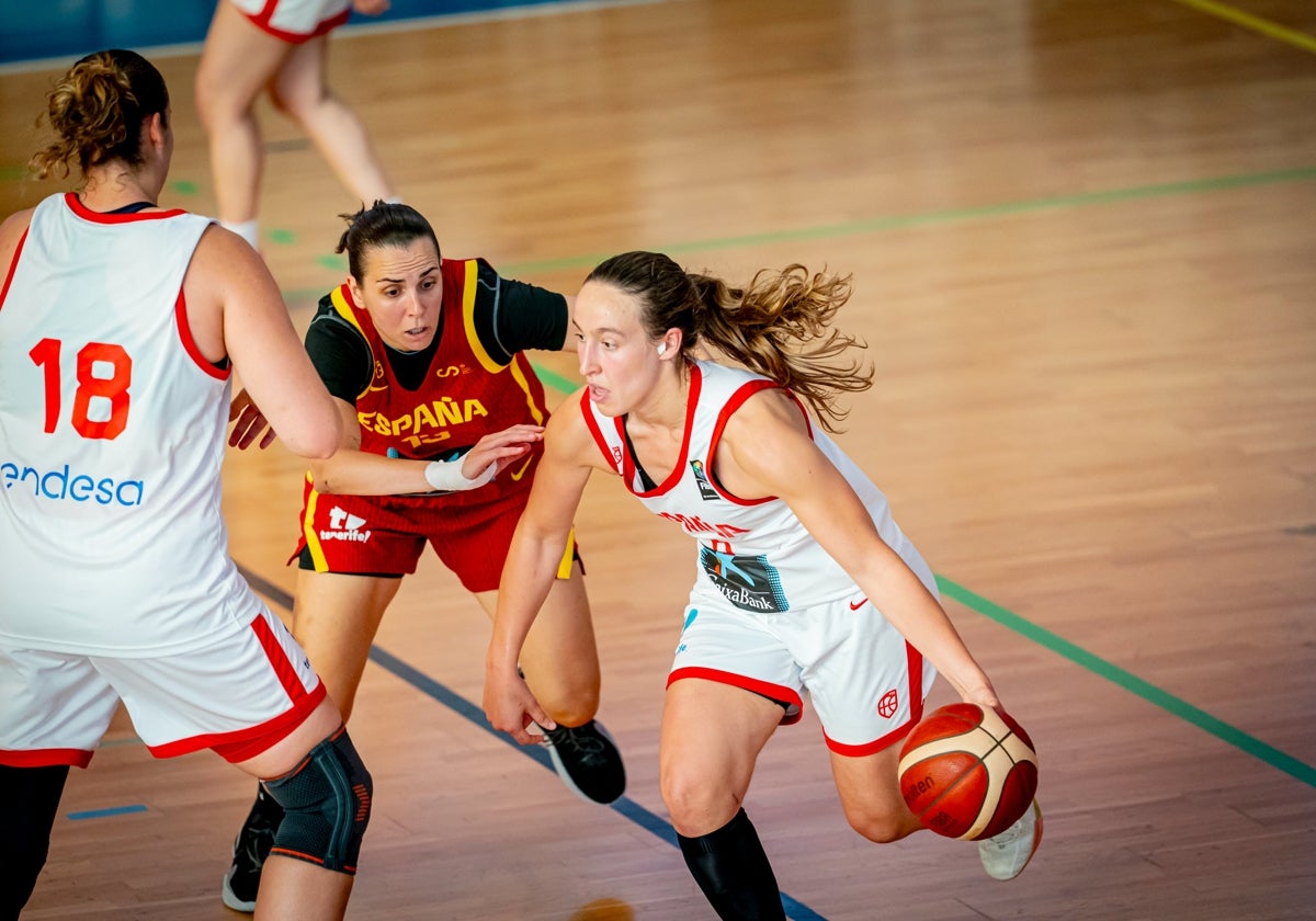 La selección española de Iyana Martín y Andrea Vilaró afronta el primer test contra Grecia