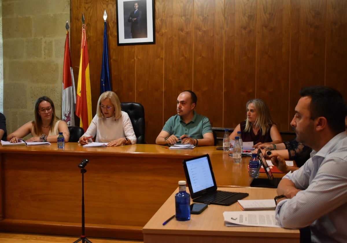 Imagen principal - El prior de los carmelitas, Miguel Ángel González, será nombrado Hijo Adoptivo de Alba de Tormes