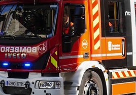 Imagen de un camión de los Bomberos del Ayuntamiento de Salamanca, en una de las calles de la capital.