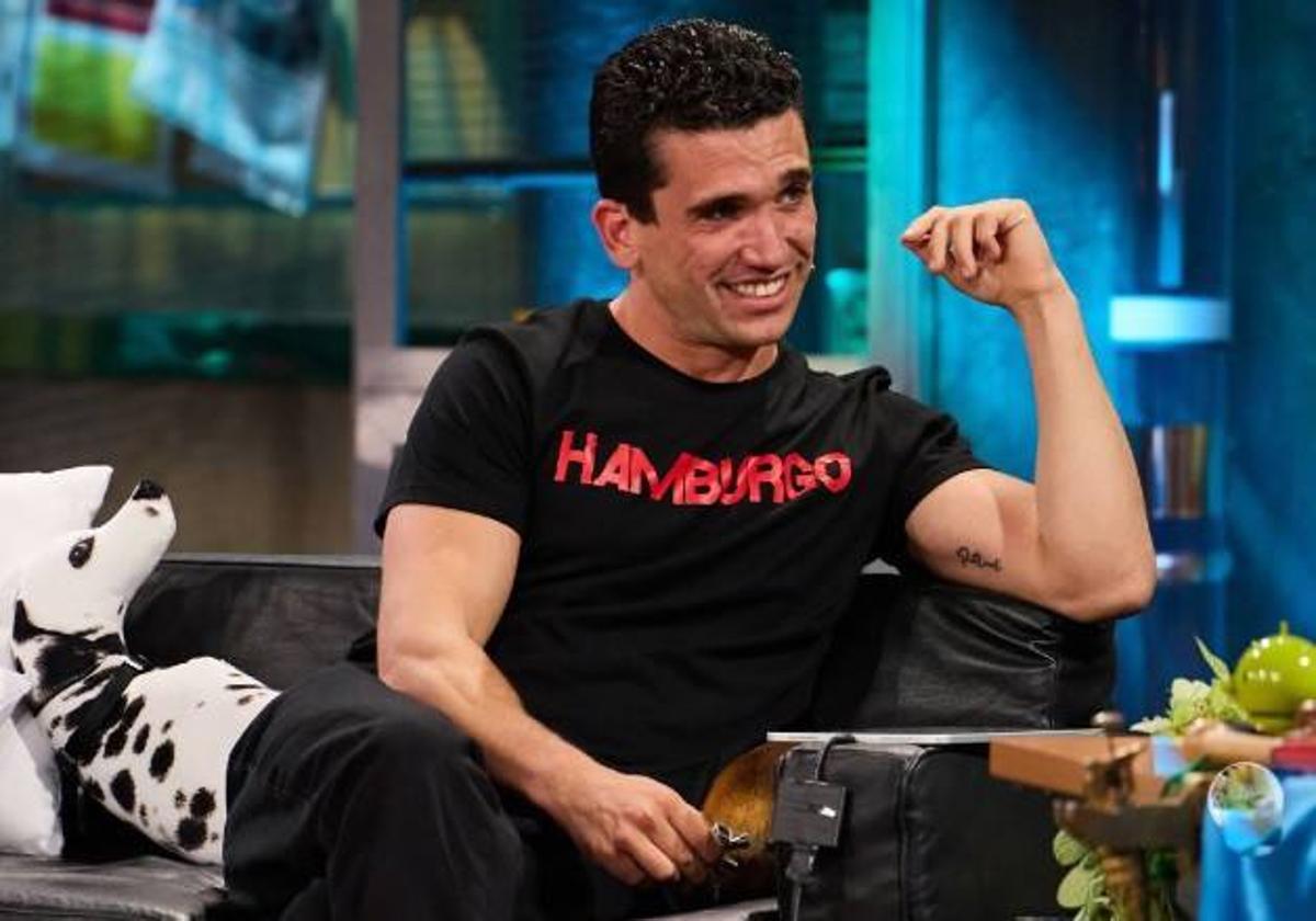 Jaime Lorente anuncia su boda inminente en 'La Resistencia' y bromea sobre ampliar la familia