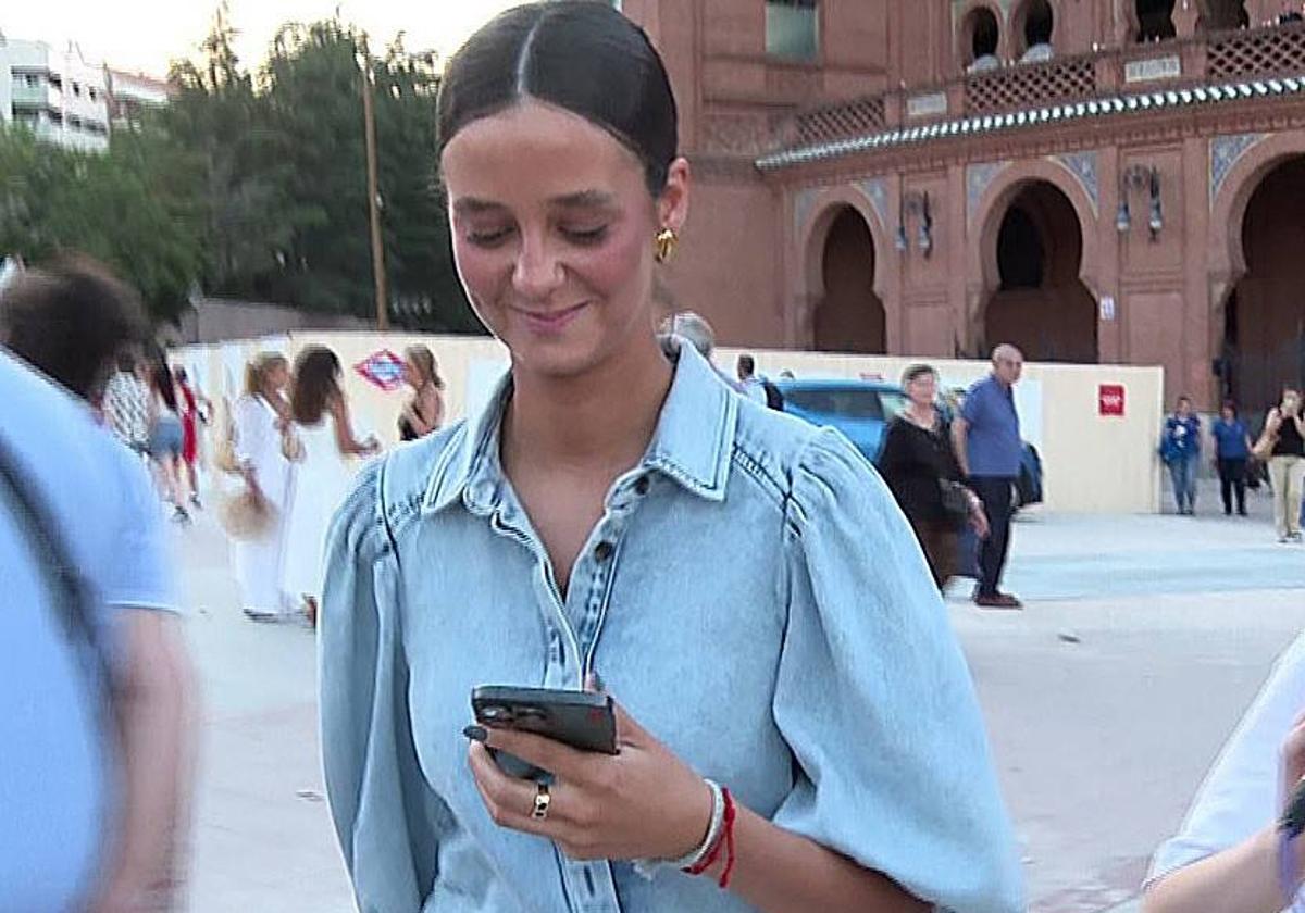 Victoria Federica reaparece en Las Ventas tras su paso por Roma y esquiva preguntas sobre su padre