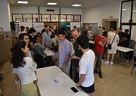 Imagen de los participantes en la primera edición de la feria de ingeniería para dependientes.