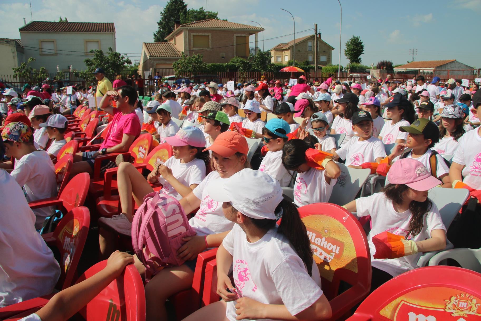 Un baile con mil niños para celebrar el XXV Danzar de los Danzares en Pedrosillo el Ralo