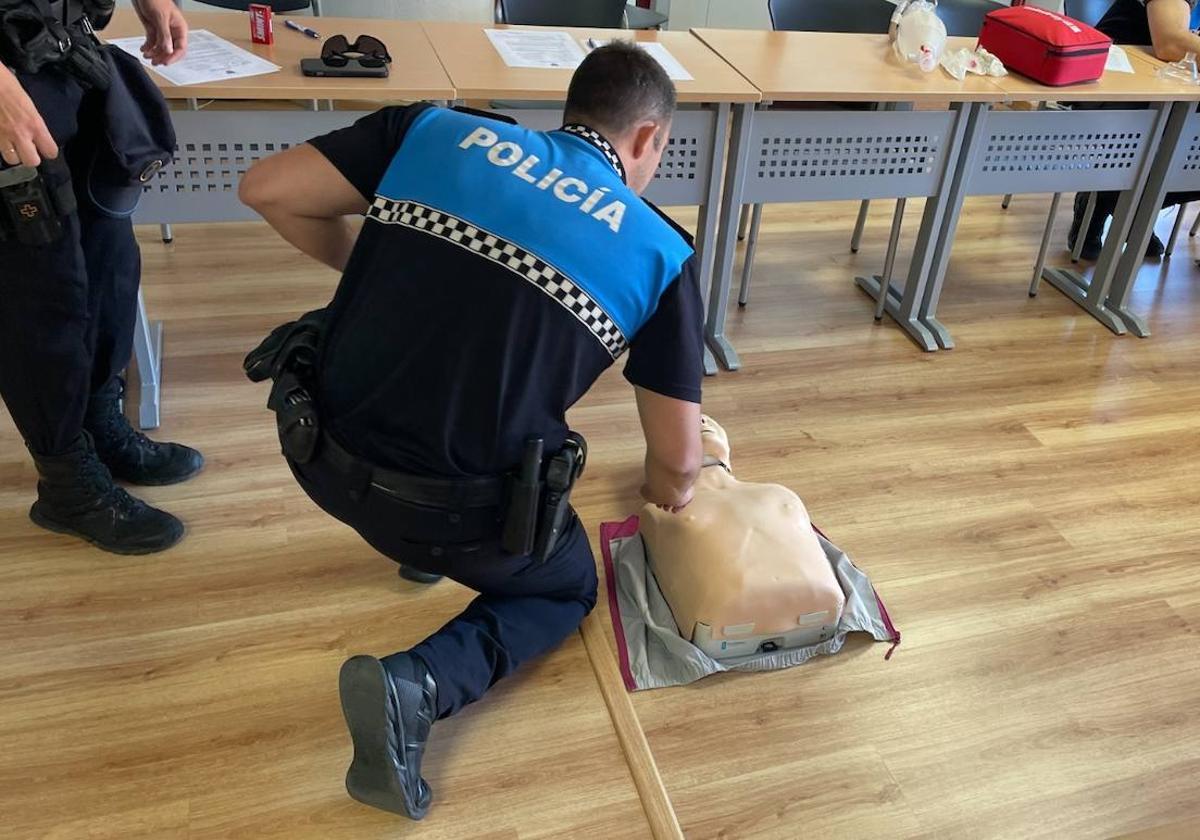 Formación en reanimación cardiopulmonar y desfibriladores para salvar vidas en Peñaranda