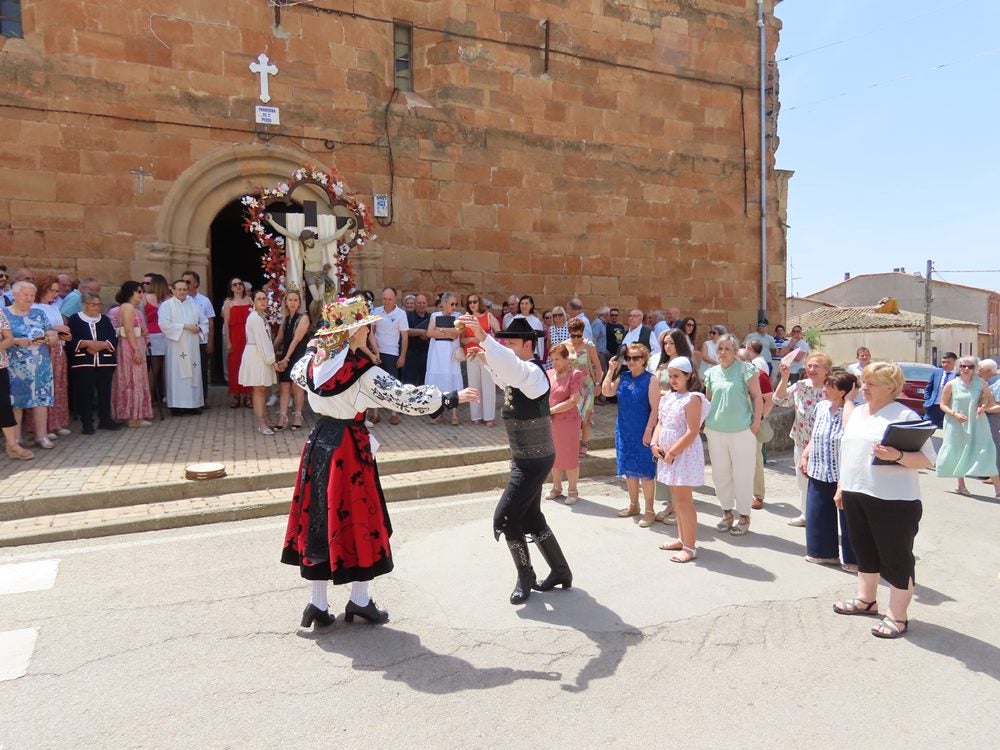 Culto al mimbre y al Santo Cristo en Villoruela