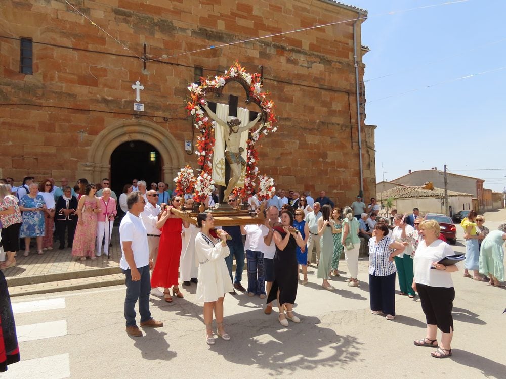 Culto al mimbre y al Santo Cristo en Villoruela