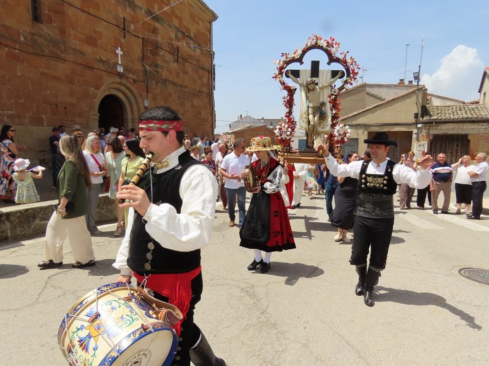 Culto al mimbre y al Santo Cristo en Villoruela
