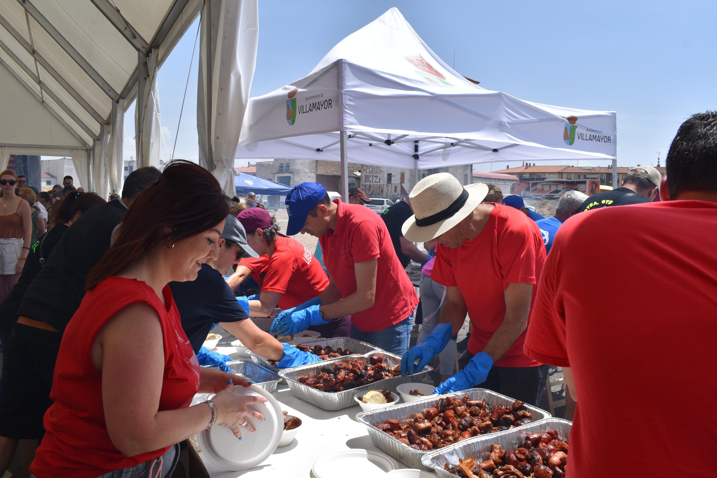 La localidad salmantina que ha repartido 600 kilos de carne gratis en sus fiestas