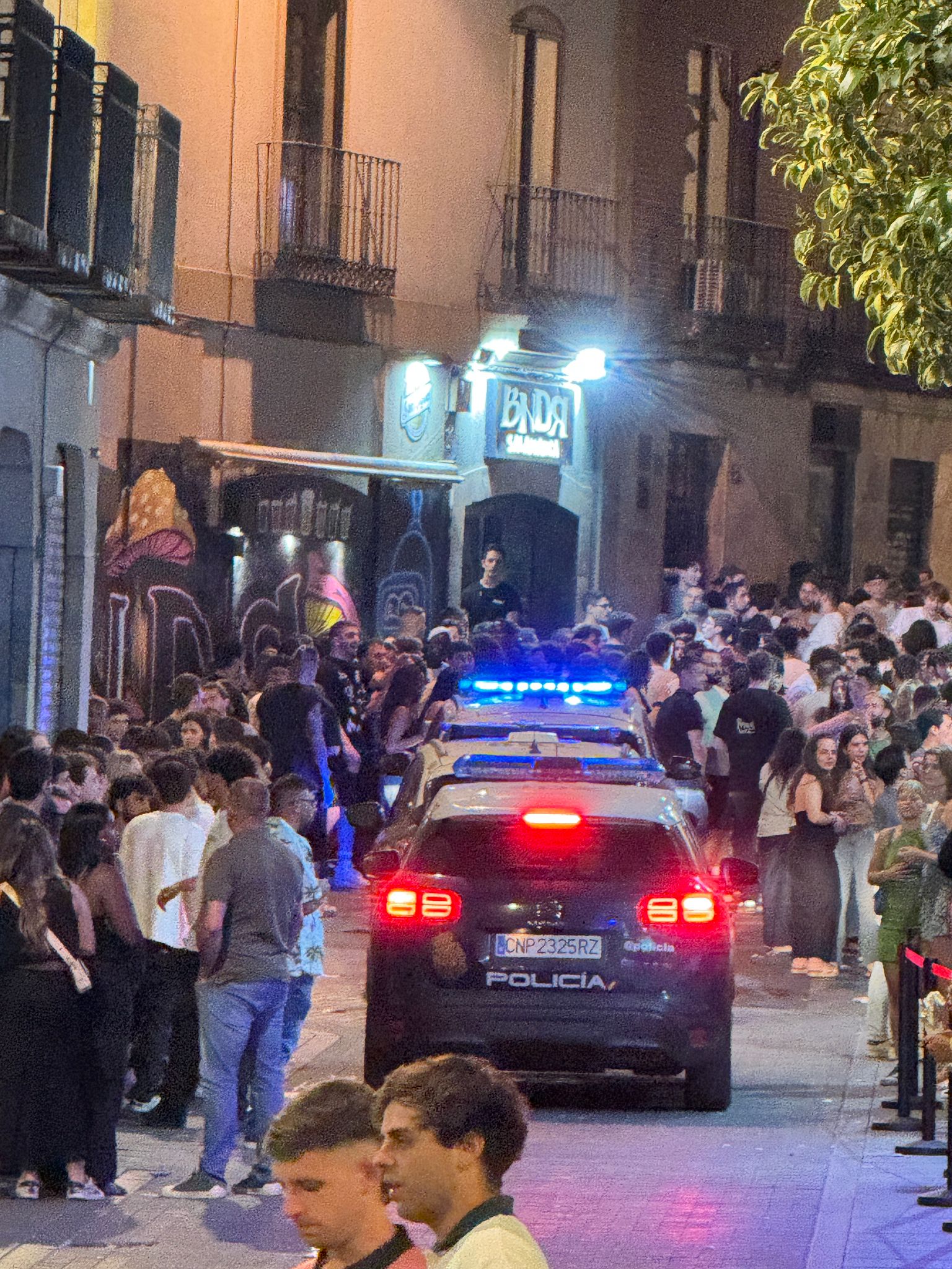 Movilización policial tras una pelea en la calle Varillas durante la madrugada