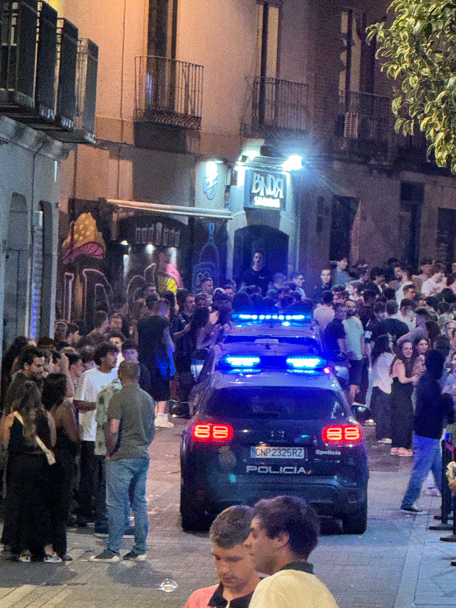 Movilización policial tras una pelea en la calle Varillas durante la madrugada