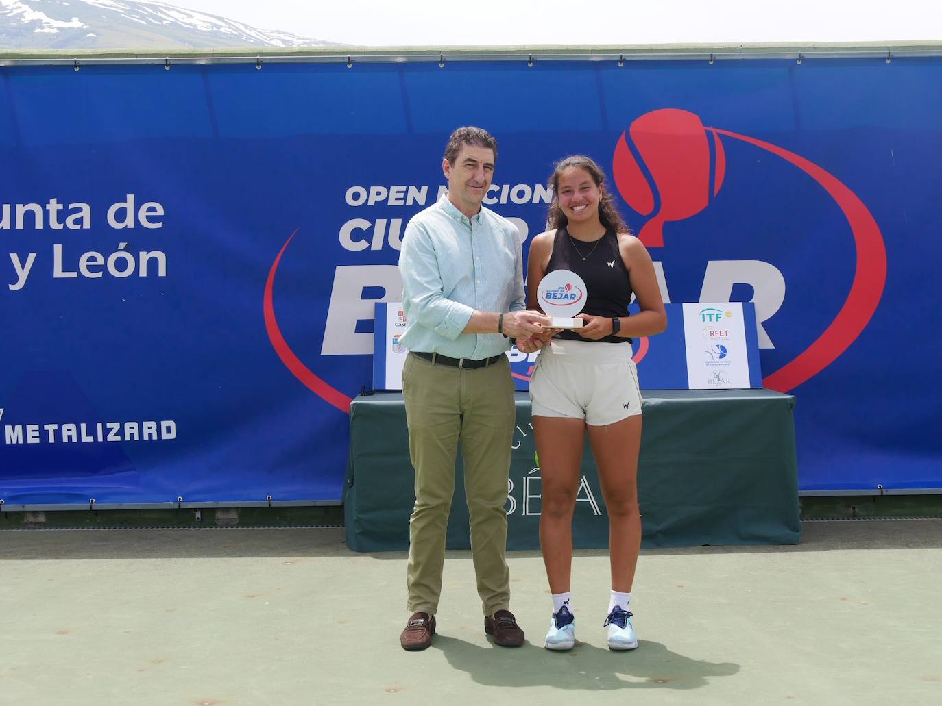 Béjar disfruta del tenis con el torneo ITF Junior