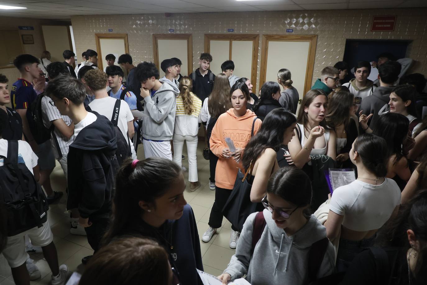 Arranca la PAU en Salamanca: 2.840 estudiantes matriculados en todo el distrito y una mezcla de nervios, ilusión y esfuerzo