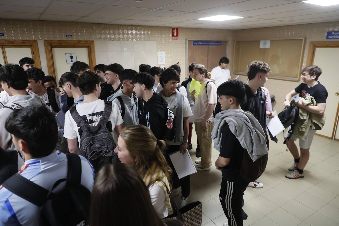 Arranca la PAU en Salamanca: 2.840 estudiantes matriculados en todo el distrito y una mezcla de nervios, ilusión y esfuerzo