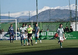 Cristóbal Gil celebra un tanto del CD Guijuelo esta pasada temporada.