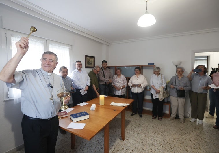 El obispo de Salamanca, José Luis Retana, en el acto de inauguración y bendición de la 'Casa Talita'.