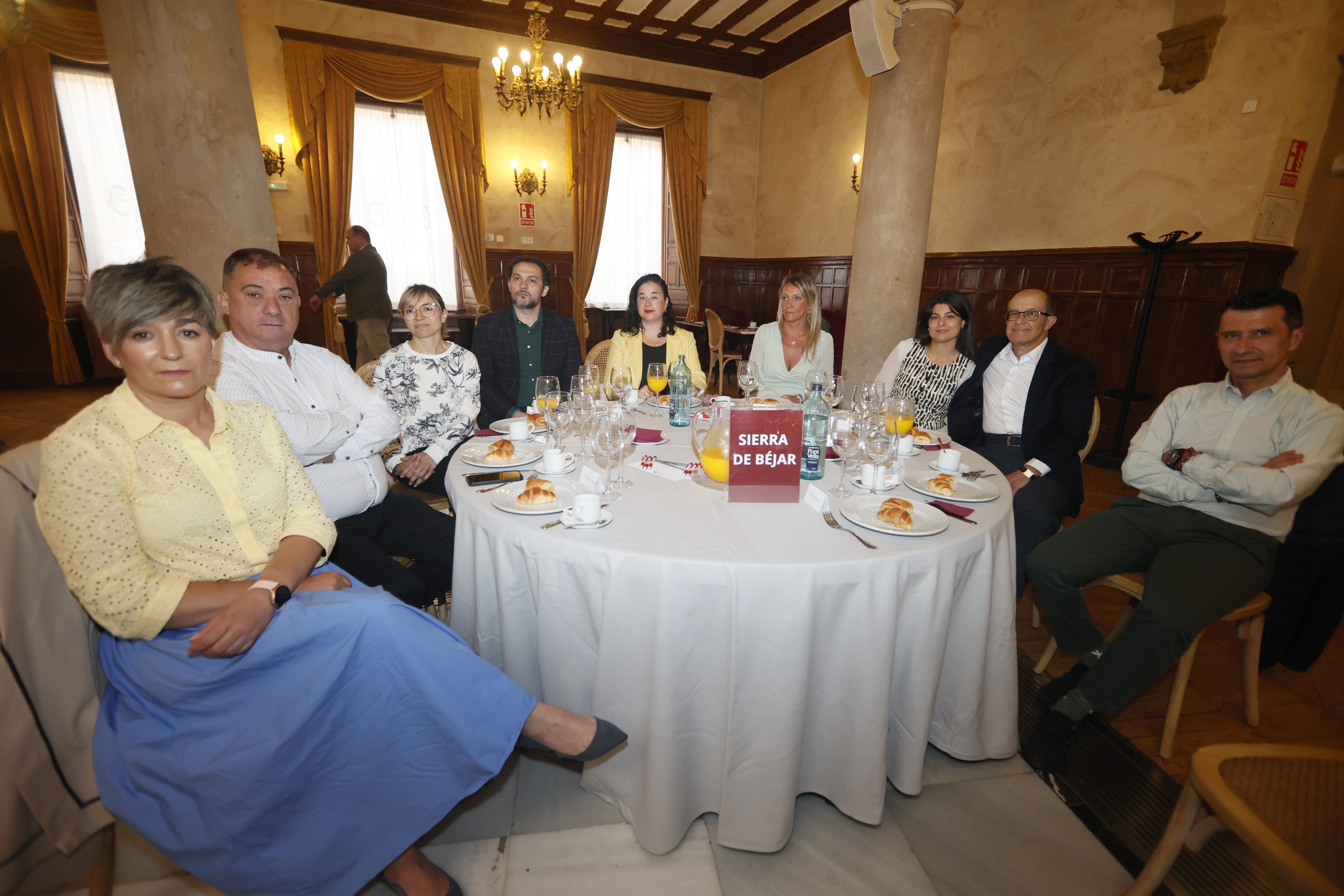 Rosa Ramos y Fabian Martín (Pan de Ángel), Vanesa Santos y Raúl Bermudez (Fundación Secretariado Gitano), Arancha García (Fundación General de la Universidad de Salamanca), Marta Silva (LA GACETA), Laura Charro e Ignacio Charro (Ediesa) y Ricardo Conrado (Milar).