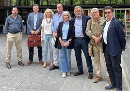 Representantes sindicales, antes de la última reunión para negociar con el Ministerio de Sanidad.