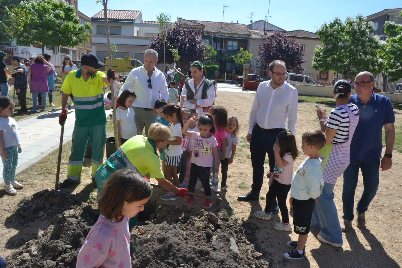 Ciudad Rodrigo celebra una multitudinaria plantación de árboles