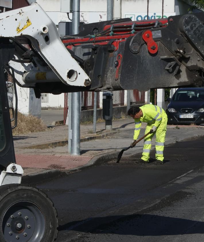 Imagen secundaria 2 - Arrancan los desvíos por los trabajos de asfaltado en la avenida de Lasalle