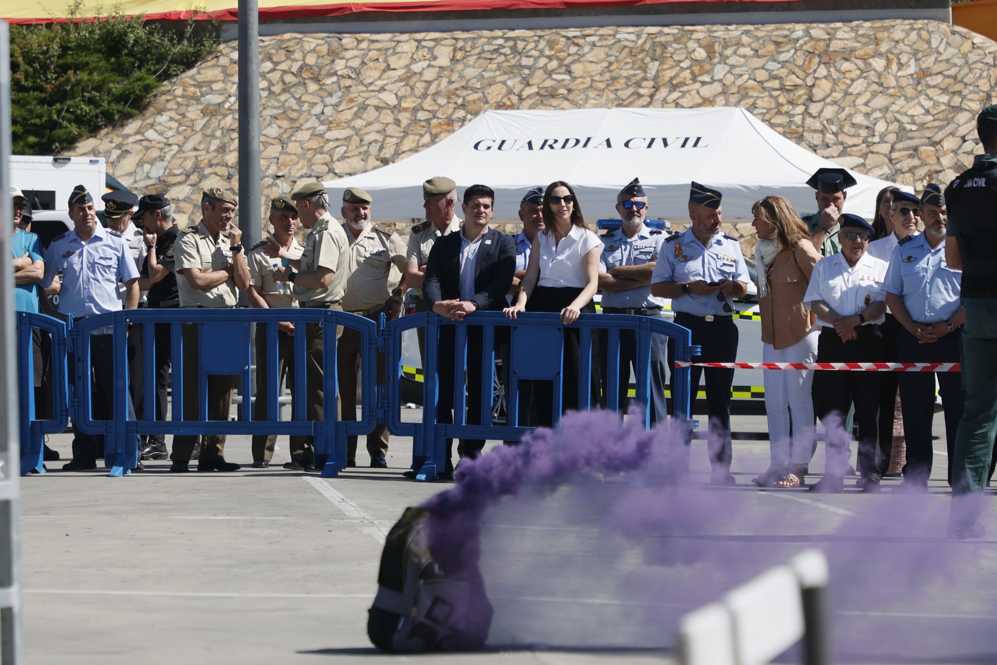El día de las Fuerzas Armadas en el Centro Comercial El Tormes, en imágenes