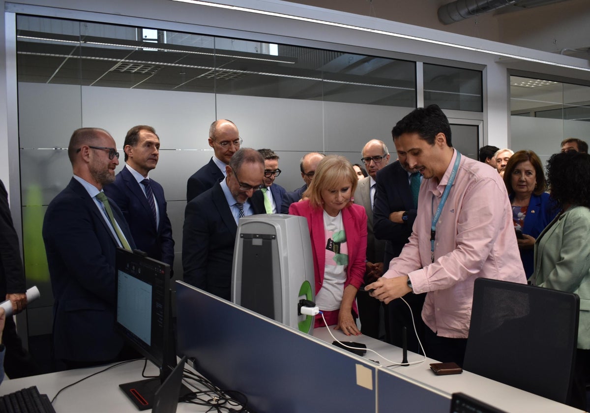 La consejera de Industria, Comercio y Empleo en Aldeatejada: «Es un polo tecnológico de referencia nacional con gran impacto económico y más de 2.800 empleos»