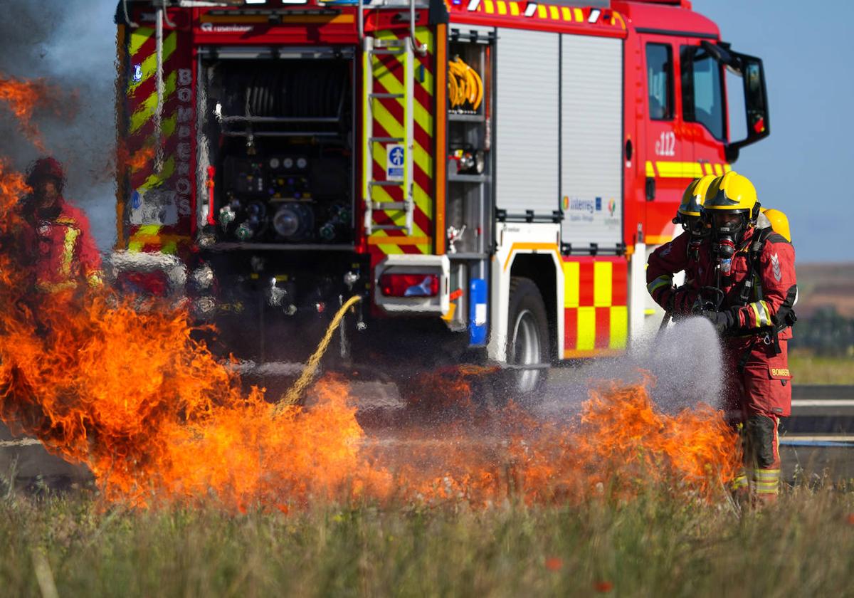 Movilización de los Bomberos de la Diputación por un incendio forestal en Alba de Tormes