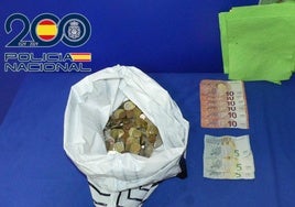 Detenido un hombre por robo con fuerza: se llevó los cajones con billetes y monedas de una máquina de una cafetería