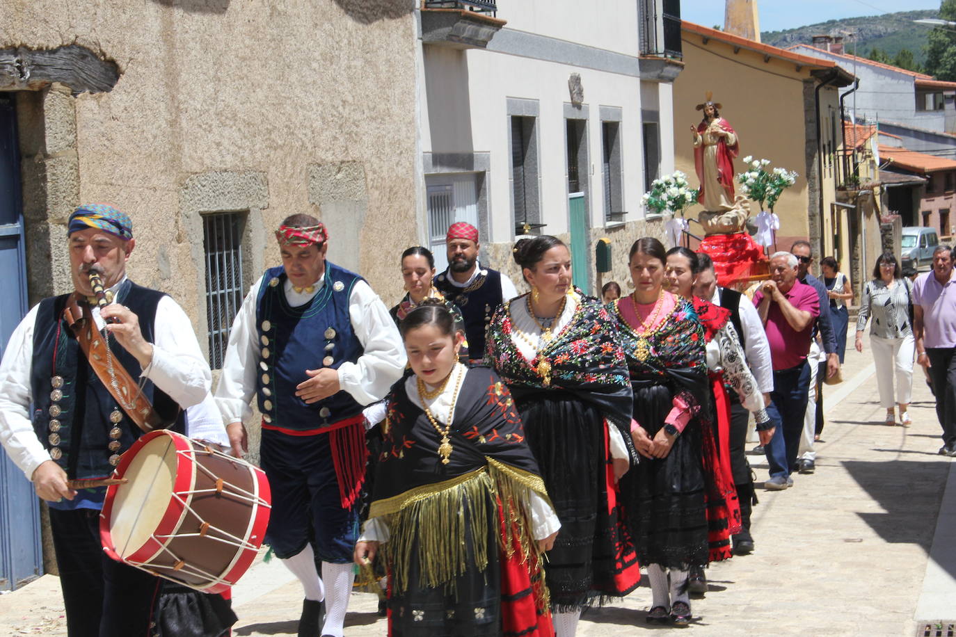 El Cabaco se viste de folclore serrano por La Emperrá