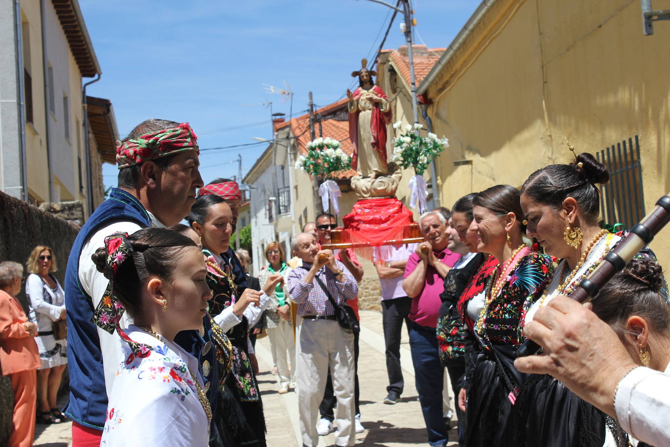 El Cabaco se viste de folclore serrano por La Emperrá