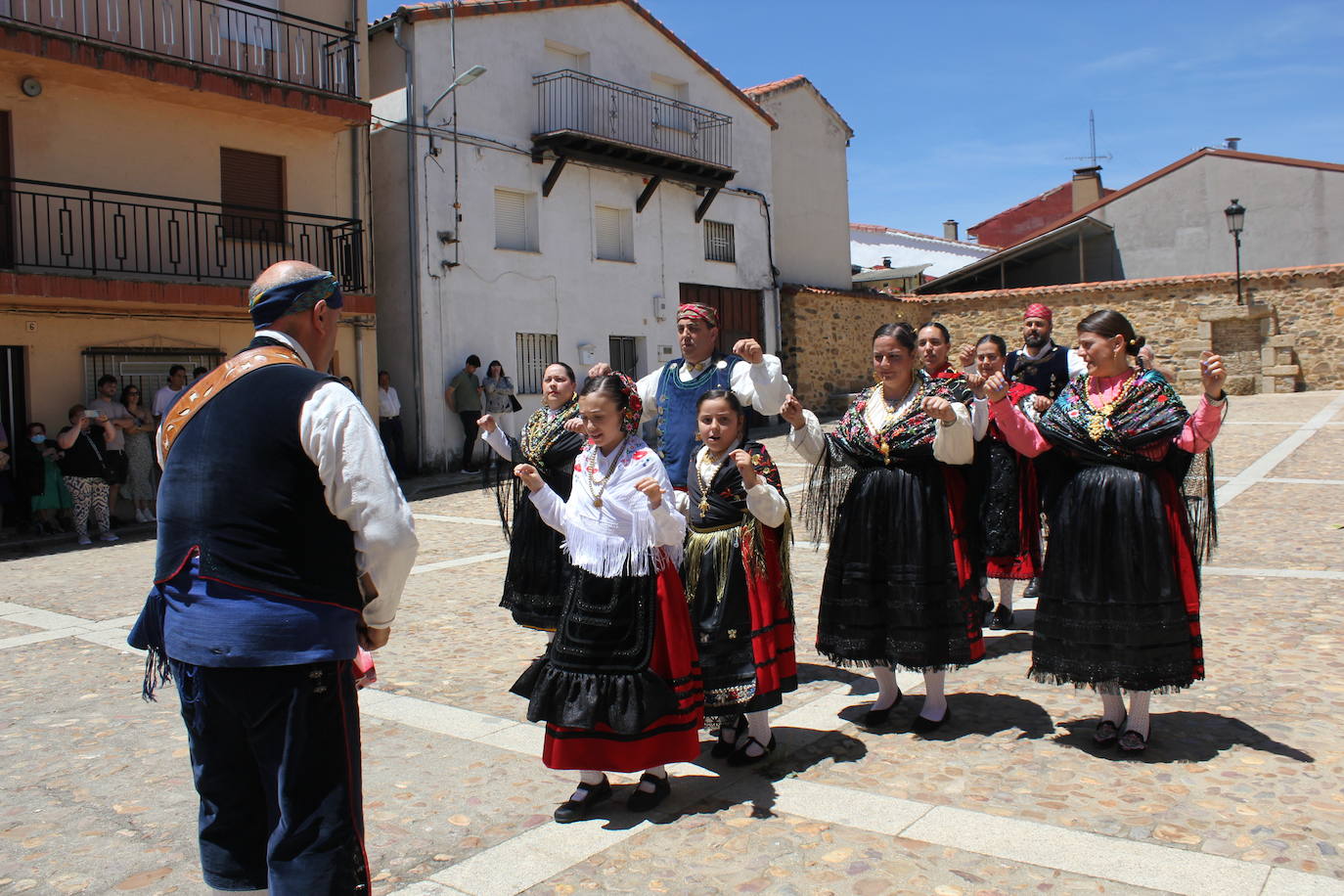 El Cabaco se viste de folclore serrano por La Emperrá