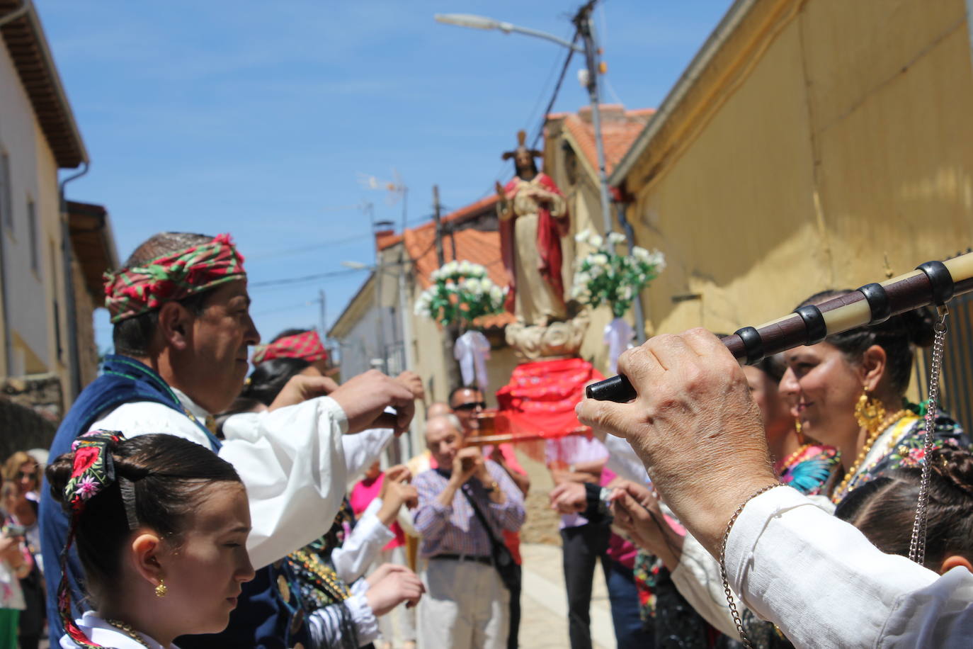 El Cabaco se viste de folclore serrano por La Emperrá