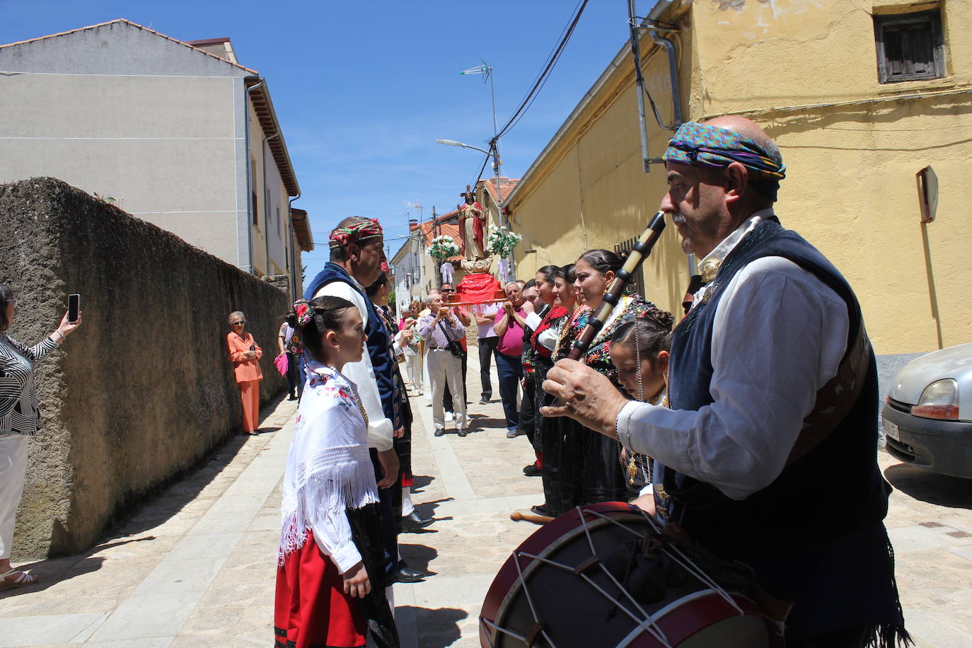 El Cabaco se viste de folclore serrano por La Emperrá