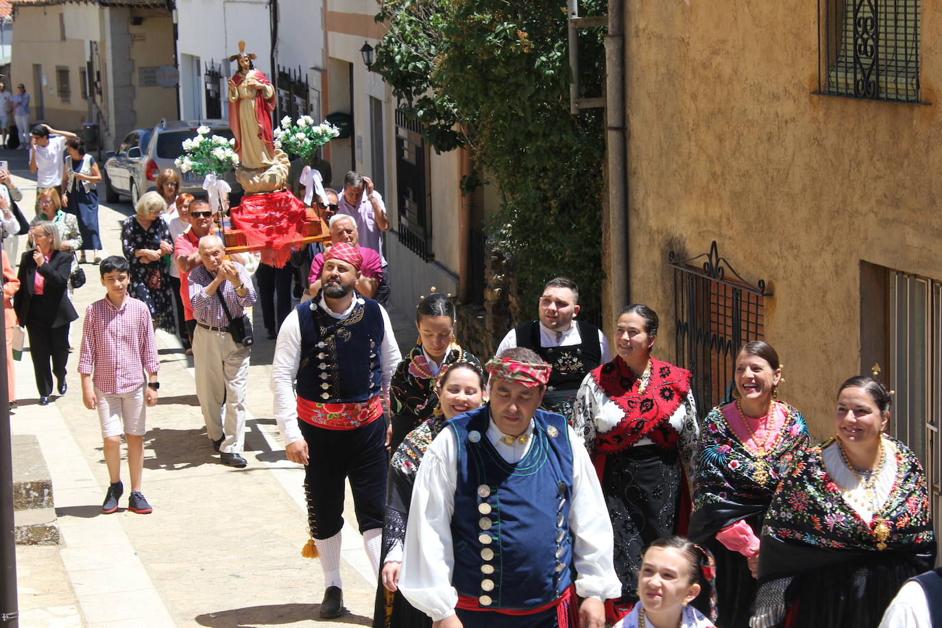 El Cabaco se viste de folclore serrano por La Emperrá