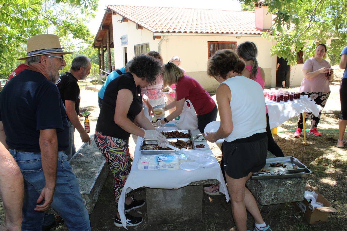 Puerto de Béjar disfruta de la romería al fresco de Santa Bárbara
