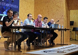 Los miembros de la junta directiva, durante la asamblea de este sábado.