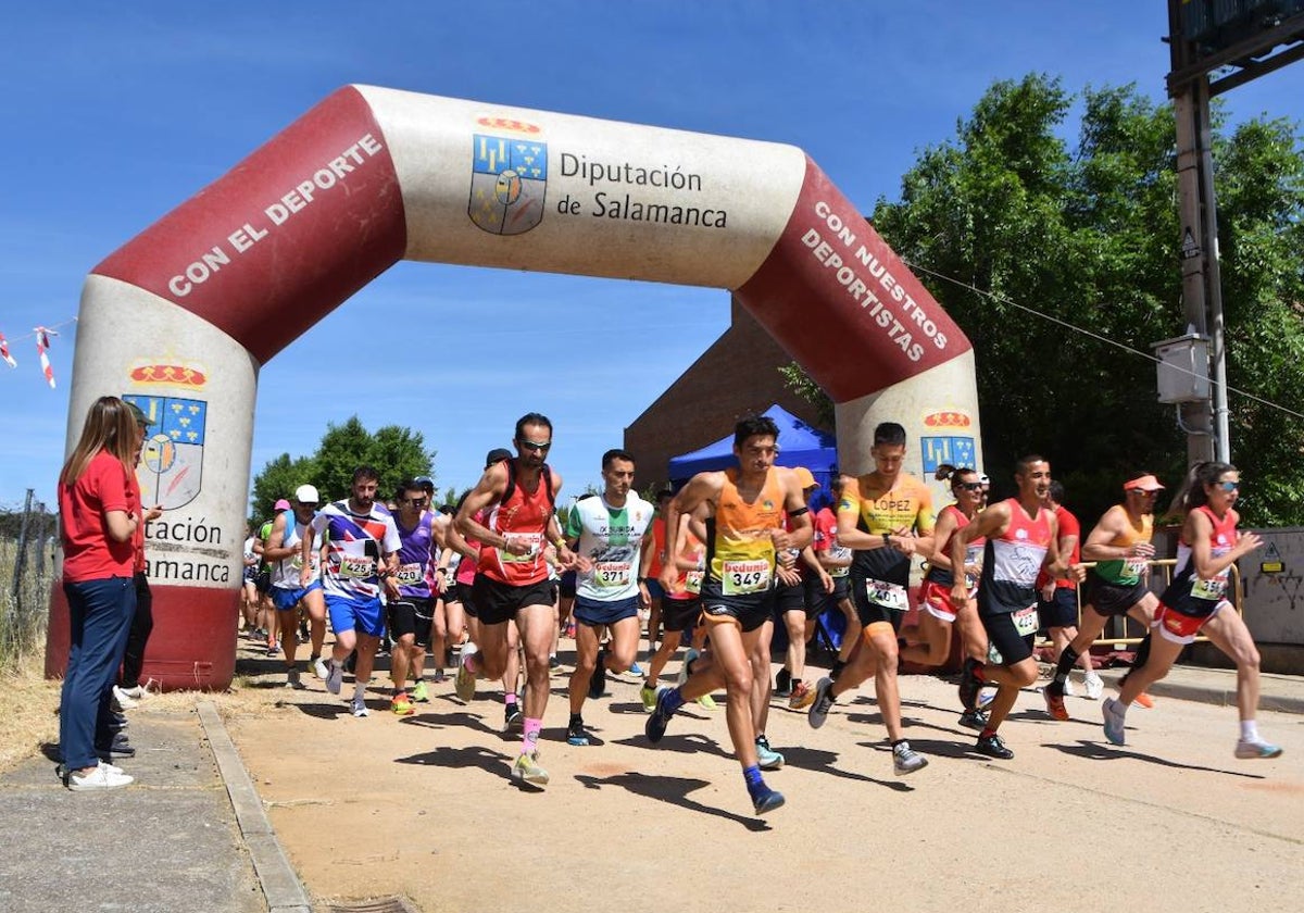 Triunfos de Pablo López y María José Carpio en la Carrera Popular Virgen de la Peña