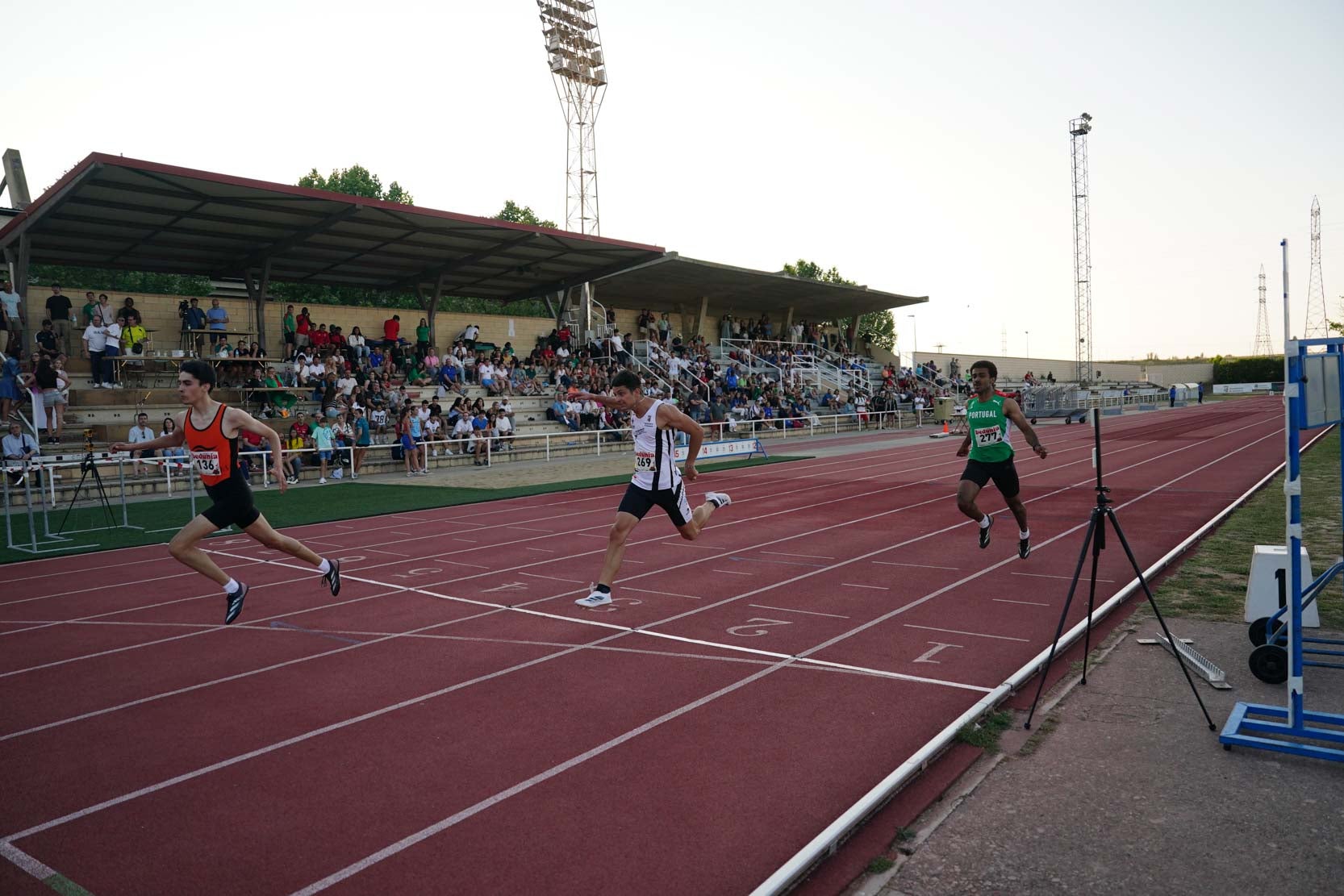 Las mejores imágenes de una gran tarde de atletismo en Las Pistas del Helmántico