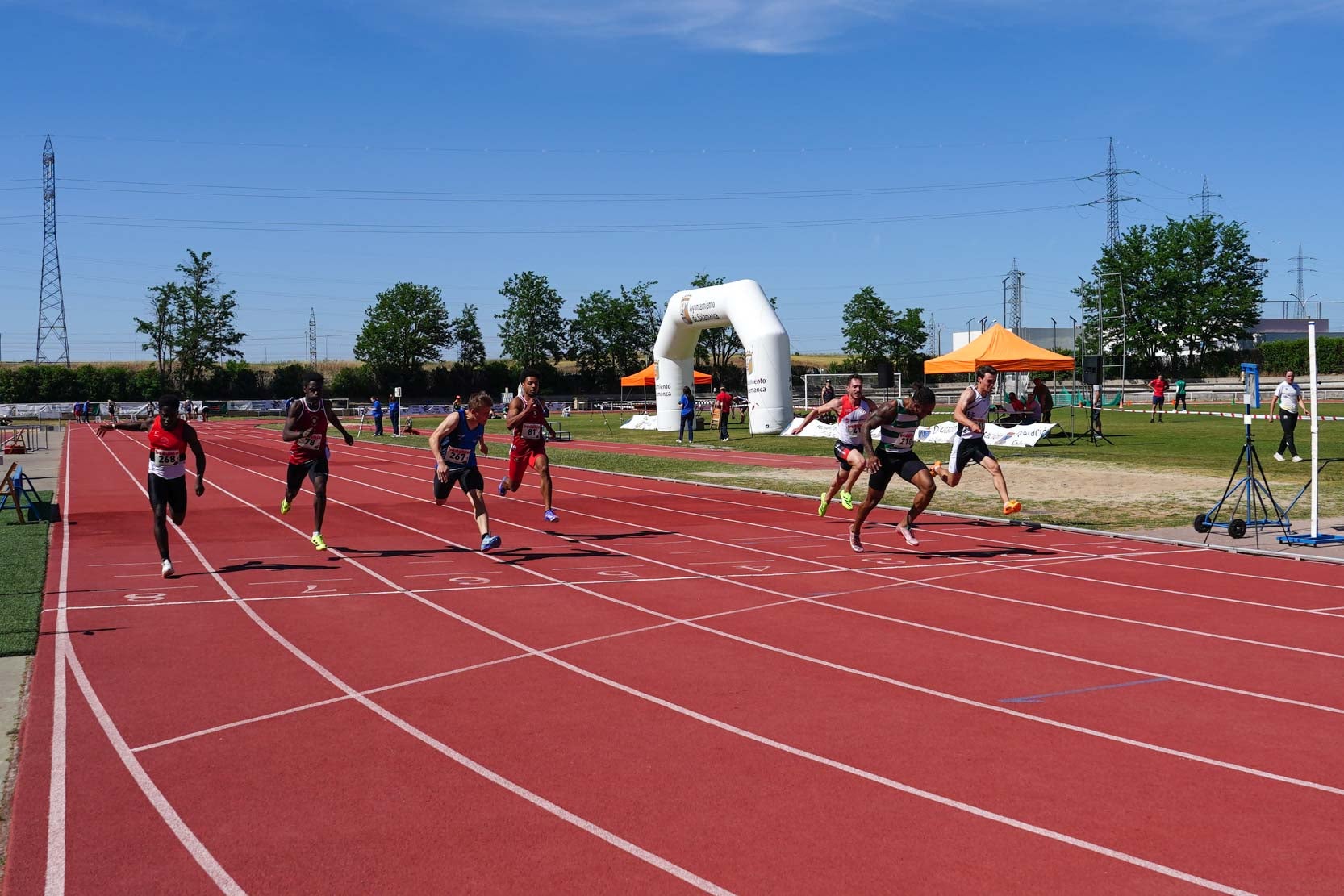 Las mejores imágenes de una gran tarde de atletismo en Las Pistas del Helmántico