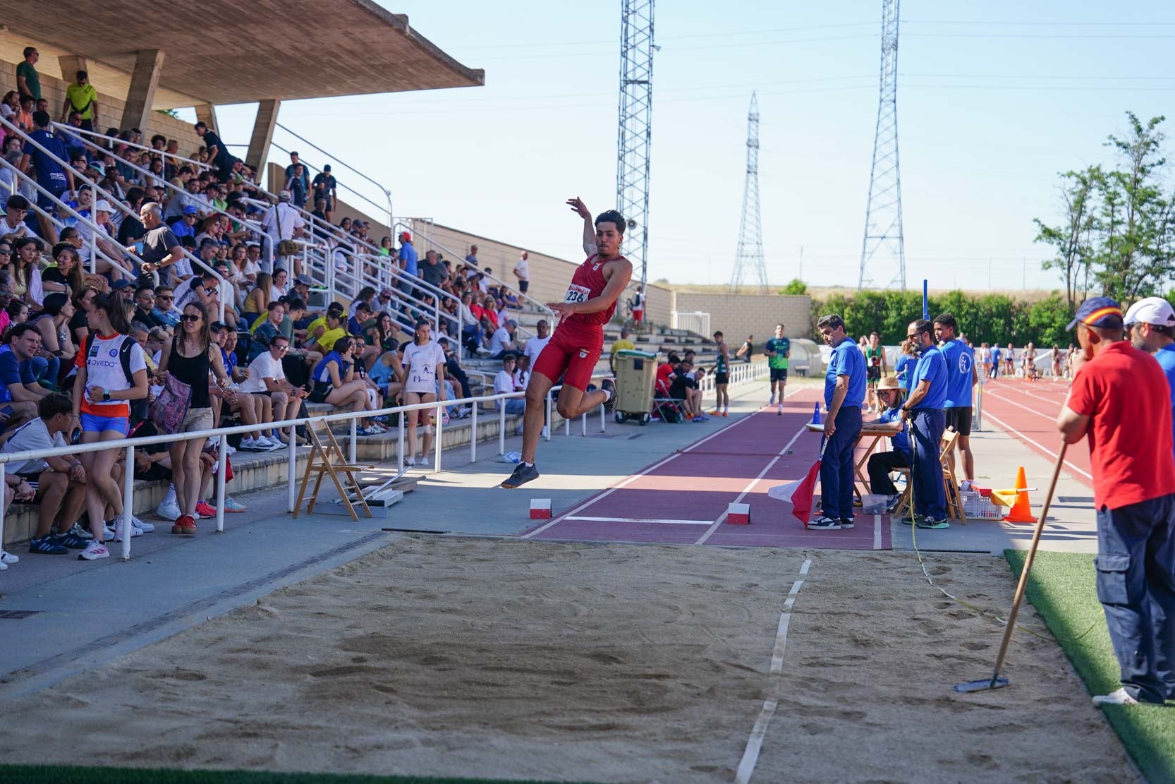 Las mejores imágenes de una gran tarde de atletismo en Las Pistas del Helmántico