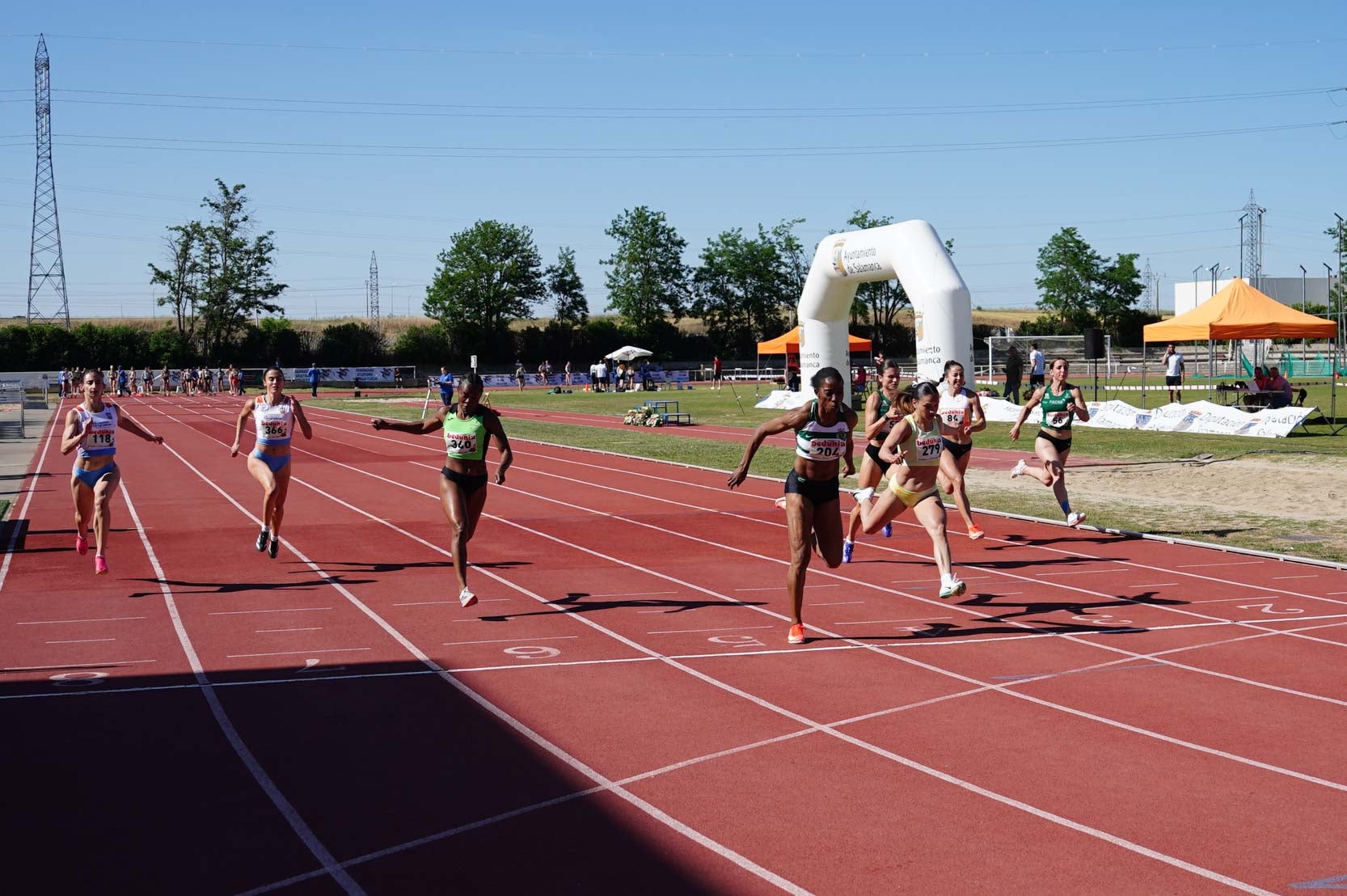 Las mejores imágenes de una gran tarde de atletismo en Las Pistas del Helmántico