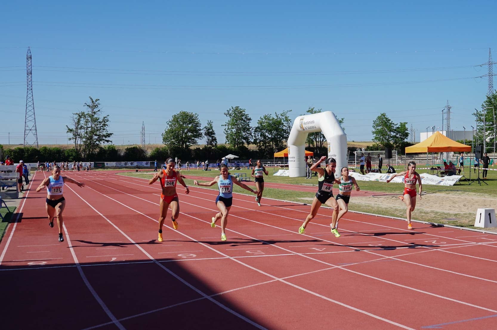 Las mejores imágenes de una gran tarde de atletismo en Las Pistas del Helmántico