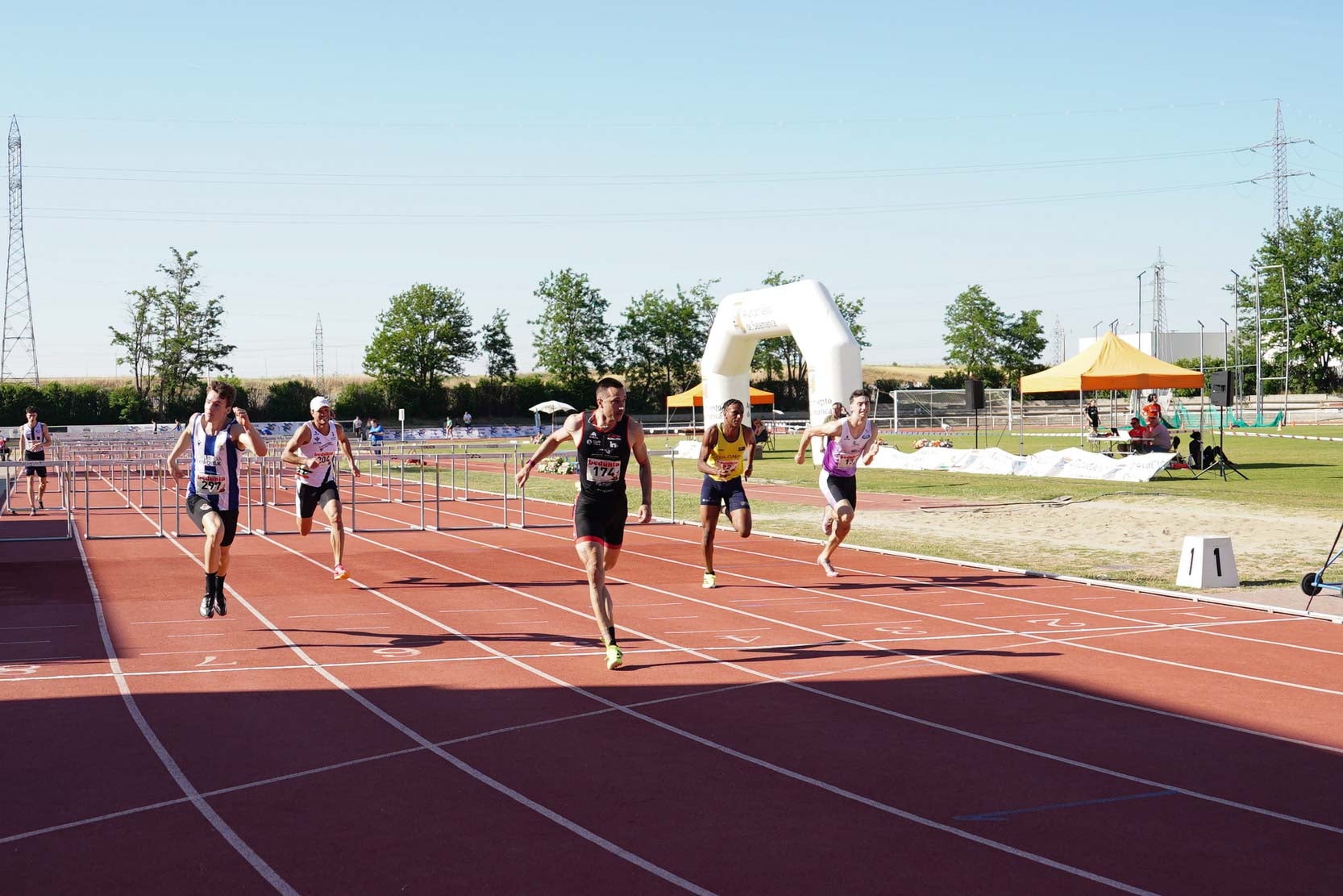 Las mejores imágenes de una gran tarde de atletismo en Las Pistas del Helmántico