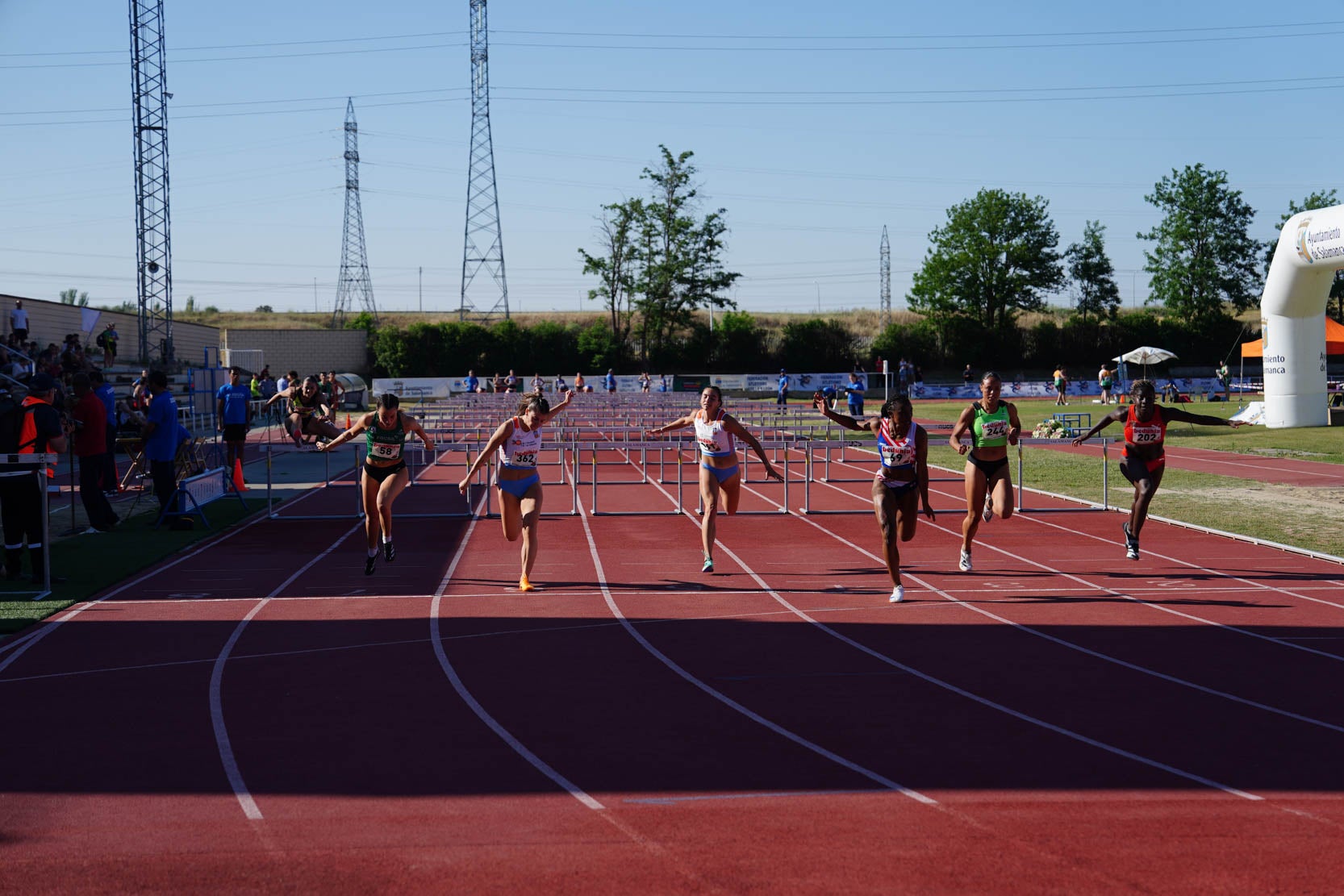 Las mejores imágenes de una gran tarde de atletismo en Las Pistas del Helmántico