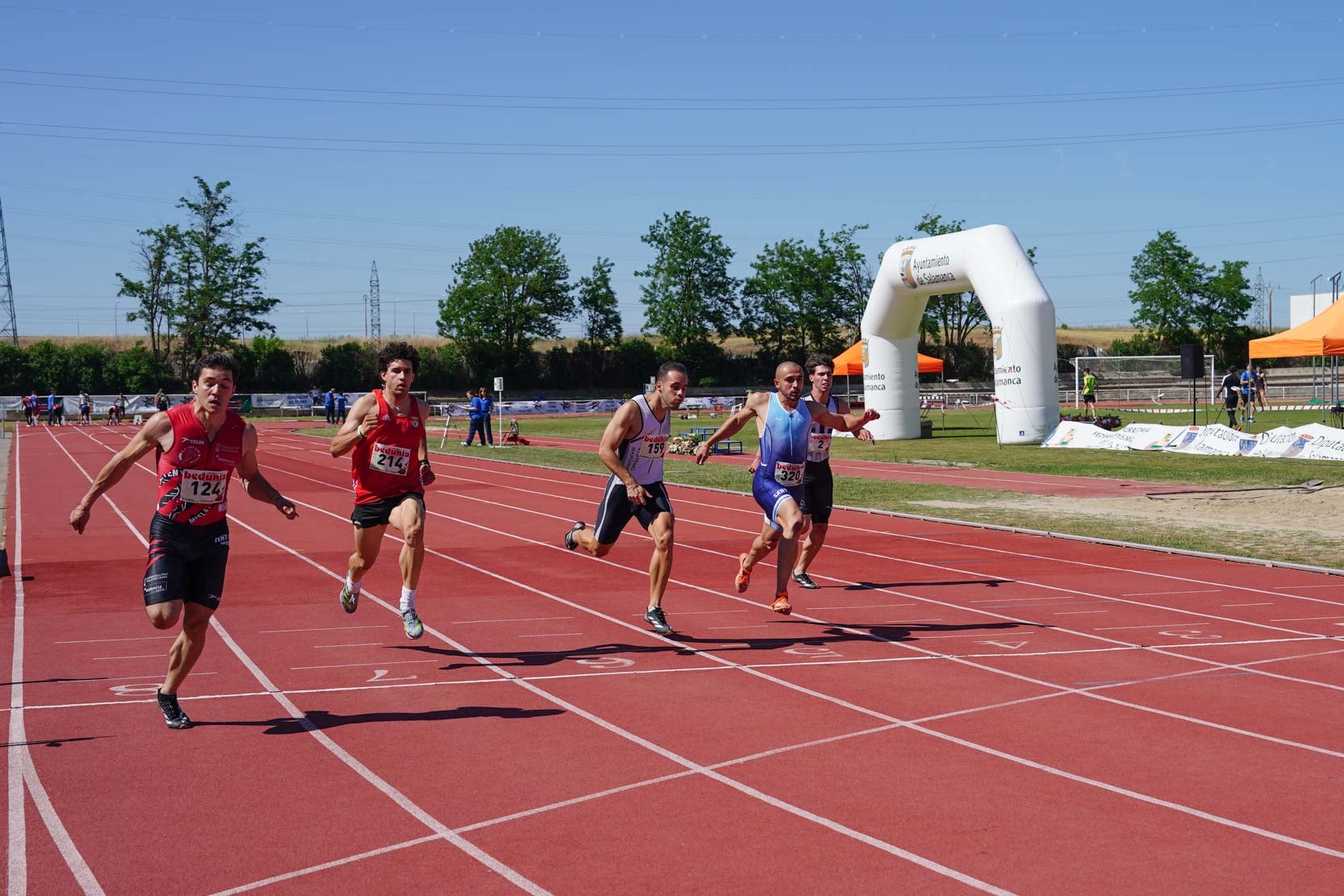 Las mejores imágenes de una gran tarde de atletismo en Las Pistas del Helmántico